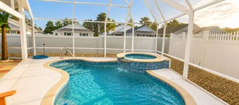 Sunshine Stay Merryweather at Lake Sumter Landing w/ Sparkling Private Pool /Spa