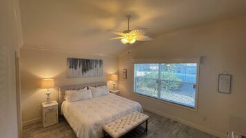 3 slaapkamers, een strijkplank/strijkijzer, gratis wifi, beddengoed