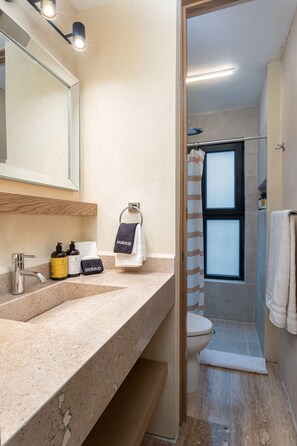 Superior-Apartment, 2 Schlafzimmer, Kochnische | Badezimmer