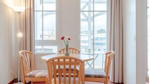 Apartment | Dining - Ferienwohnung im 2.og mit Balkon in Sellin (Sellin)