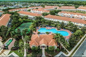 Exterior - Charming 3-bedroom townhome 20 mins from Disney! (Kissimmee)
