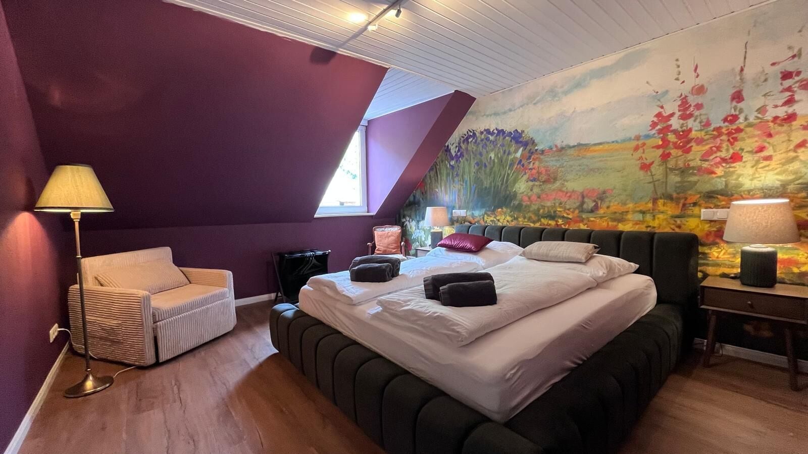 3 habitaciones, tabla de planchar con plancha, wifi y ropa de cama 