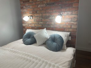 1 Schlafzimmer, Schreibtisch, Bügeleisen/Bügelbrett, Reisekinderbett