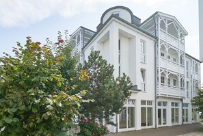 Apartment | Exterior - Ferienwohnung im 3.og mit Balkon in Sellin (Sellin)