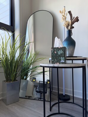 Interior - Cozy 1-bedroom apartment in Carteret with rooftop and gym access (Carteret)