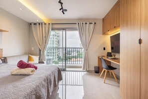 1 bedroom, iron/ironing board, free WiFi, bed sheets - Executive studio apartment in Brooklin with Wi-Fi, pool and gym - near Congonhas Airport. (São Paulo)