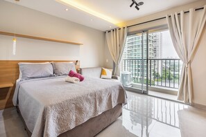 1 bedroom, iron/ironing board, free WiFi, bed sheets - Executive studio apartment in Brooklin with Wi-Fi, pool and gym - near Congonhas Airport. (São Paulo)