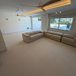Interior - Luxury Vacation Home Just 40 Meters from the Beach—Dehesa de Campoamor, Alicante. (Orihuela)