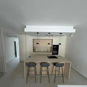 Coffee/tea maker, fridge, microwave, oven - Luxury Vacation Home Just 40 Meters from the Beach—Dehesa de Campoamor, Alicante. (Orihuela)