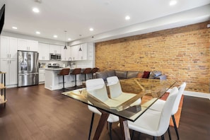 Interior - Sojourn Sleek 3BD in the Heart of Capitol Hill (Washington DC)