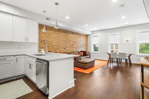 Interior - Sojourn Sleek 3BD in the Heart of Capitol Hill (Washington DC)