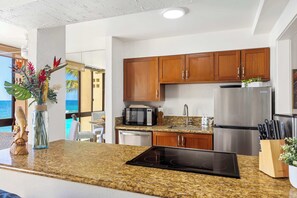 Coffee/tea maker, fridge, microwave, oven