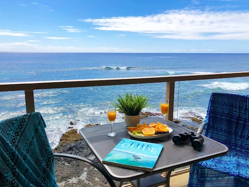 Kuhio Shores 416 — Spectacular Top-Floor Oceanfront, AC