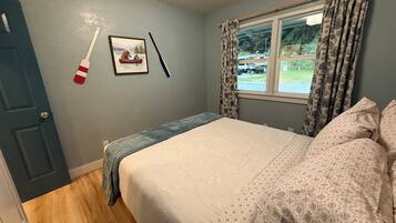 3 slaapkamers, een strijkplank/strijkijzer, gratis wifi, beddengoed