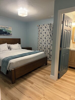 3 bedrooms, iron/ironing board, free WiFi, bed sheets
