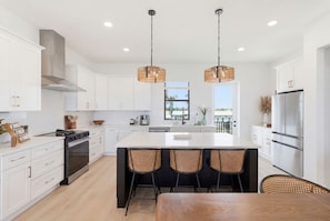 Coffee/tea maker, fridge, microwave, oven - Oceanfront Calm | Private Pool & Private Beach (Melbourne Beach)