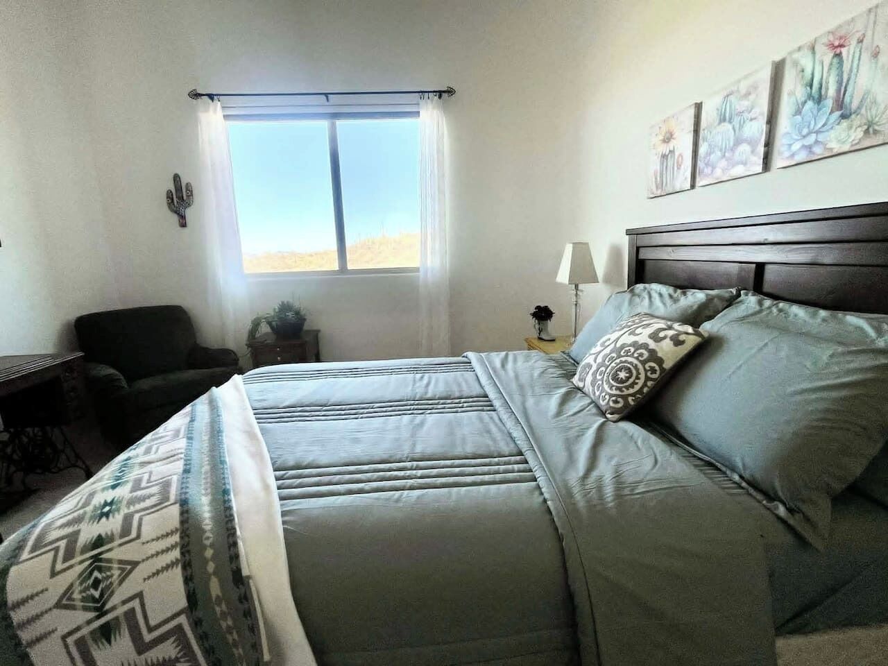 4 habitaciones, tabla de planchar con plancha, cuna de viaje y wifi 