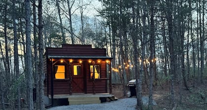 Ez livin off grid cabin in Daniel Boone National Forest