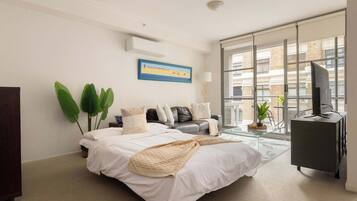 Iron/ironing board, WiFi, bed sheets, wheelchair access