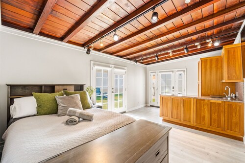Toluca Lake 4BR • Walk to Universal • Yard • Ping Pong