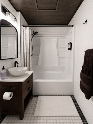 Bathroom - Chic apartment in Lancaster, NY with A/C (Lancaster)