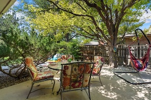 Resortwoning, meerdere bedden, uitzicht op tuin (Backyard Hideaway) | Kameruitzicht