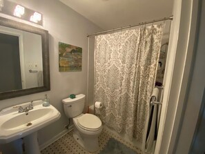 Bathroom - Spacious 4-bedroom family home in North Bethesda for rent - 3-6 months (Kensington)