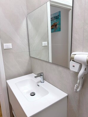 Shower, hair dryer, bidet, towels - Imperiale Sicily House | Just a few minutes from the airport (Carini)