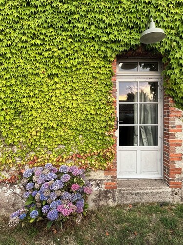 Charming stone family home · Large garden · Beaches 15 min away