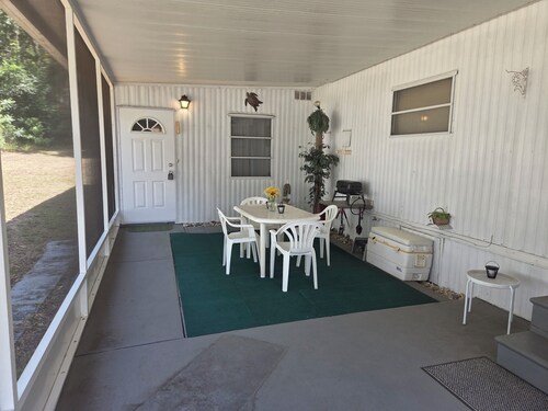 Cozy Duplex 2 Private 1BR/1BA Suites Sleeps 4