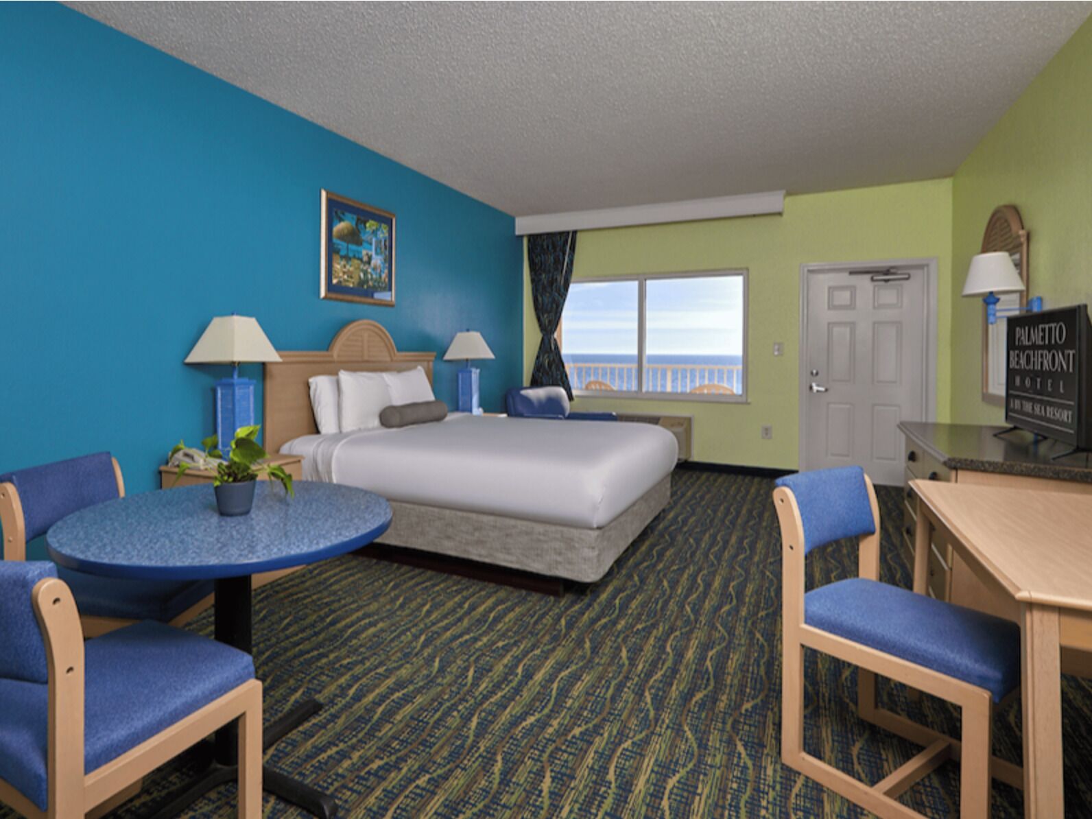 Palmetto | Classic King + Kitchen | Couples Getaway | Steps To Sand - Panama City Beach, FL