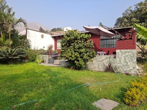 Family House, Garden View | Property grounds - Warm 3BR with Amazing Pool in La Cantuta (Lurigancho-Chosica)