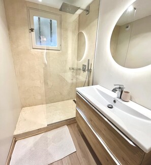 Bathroom - Vrbo Property (Saint-Tropez)