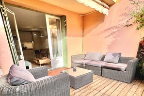 Living area - Vrbo Property (Saint-Tropez)