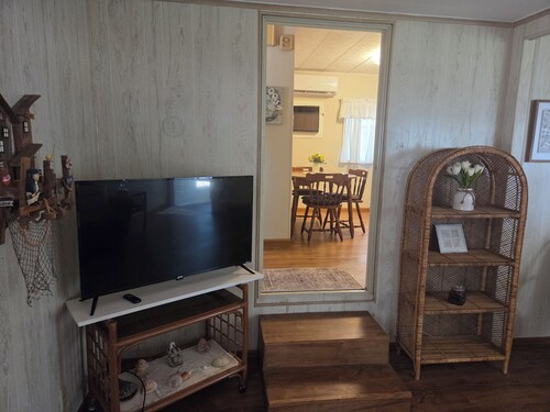 Cozy Duplex Retreat 2 Private 1BR/1BA Suites
