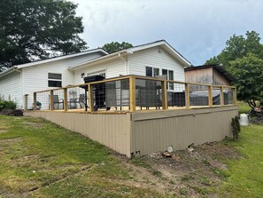 Exterior - Rose's Hideaway, Sleeps 4+, Large Deck, Fire-Pit, Close to NRG & State Parks (Hilltop)