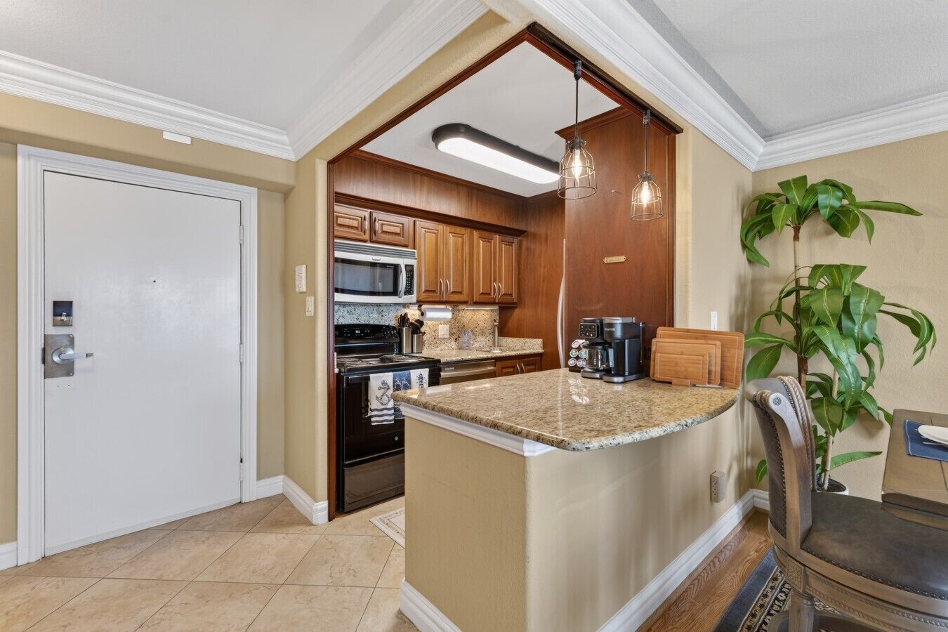 Coffee/tea maker, fridge, microwave, oven
