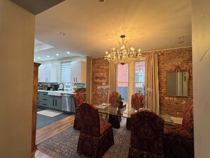 Dining - Spacious 4-bedroom house in charming Denver with AC (Denver)