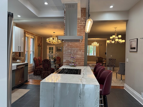 Interior - Spacious 4-bedroom house in charming Denver with AC (Denver)
