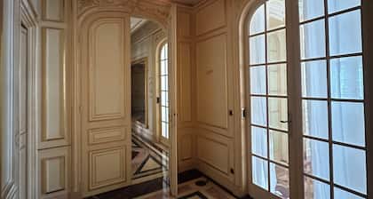 Eiffel Tower Bed & Breakfast