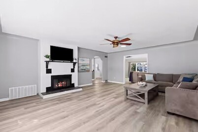 Canal front Retreat on Cass Lake 3-bedroom cottage for your relaxing getaway.