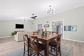 Dining - Canal front Retreat on Cass Lake 3-bedroom cottage for your relaxing getaway. (Waterford)