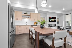 Dining - Eagles View Pt C204| Fairway Views | Golf (Eden)