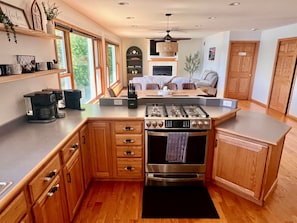 Coffee/tea maker, fridge, microwave, oven - Lakehouse Near Pictured Rocks | Sleeps 12, Kayaks & Game Room (Wetmore)