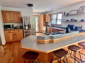 Coffee/tea maker, fridge, microwave, oven - Lakehouse Near Pictured Rocks | Sleeps 12, Kayaks & Game Room (Wetmore)
