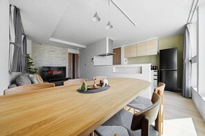 Apartment | Essbereich im Zimmer