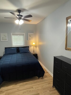 Room - Cozy 2-bedroom house in quaint Rome with refreshing AC / nightlife steps away (Rome)