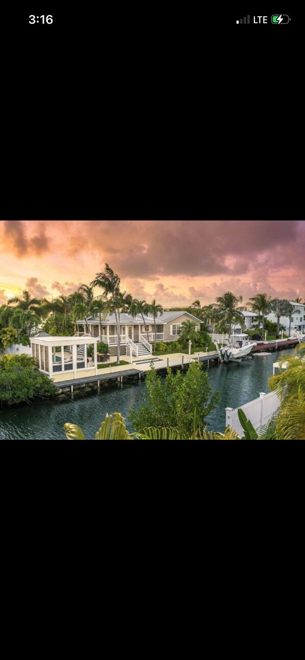 Miscellaneous - Luxury Waterfront Escape. Pool, Dock & 10 Minutes to Key West (Key West)