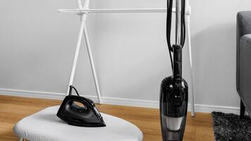 Apartment | Iron/ironing board
