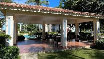 Apartment, 2 Bedrooms | Outdoor dining